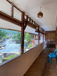 Thousands of Bottles - Hostel and Trekking - Bukit Lawang - 0