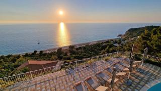 Villa Margaux Kathisma, Breathtaking VIEWS & Unforgettable SUNSETS - Minutes from Most Iconic BEACH - Agios Nikitas - 0