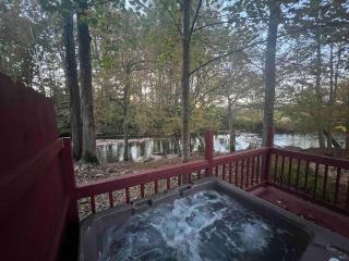 Waterfall Rush Tiny Home on River - Cosby - 2