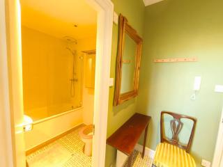Comfortable flat in a very historic part of London - 2