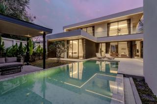 Aileen Layan Villa 6 4BR Forest 2 Minutes Beach - 0