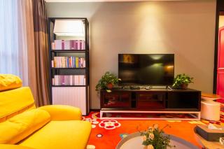 Happy Inn-Zhengzhou Railway St ation Erqi Square Branch喜鹊愉家酒店锦荣国际轻纺城店 - 1
