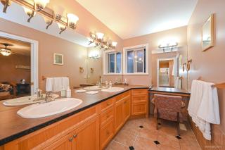 Fort Wine Burrow, Entire Private Estate Home - Distriktgemeinde Maple Ridge - 4