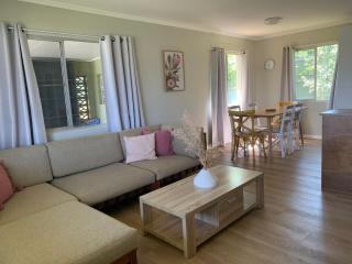 Central, Tidy and Private 3 Bedroom - Atherton - 0