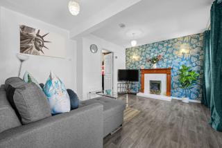 Cozy 3 bedroom house with free parking and near hospital - 6