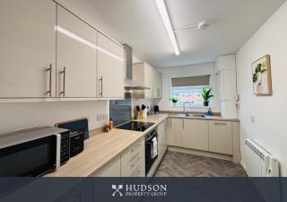 Dudley Apartment with Parking - Sedgley - 7