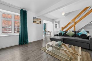 Cozy 3 bedroom house with free parking and near hospital - 5