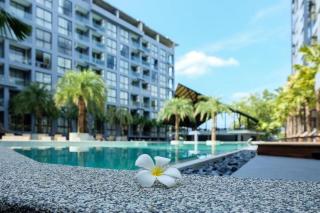 C138 Steps to Kamala Beach Rooftop Pool Netflix - 5