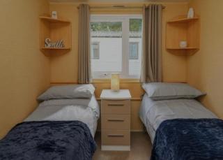 Caravan 2 - Blackmoor farm near tenby - 1