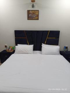 Crown Lodges E11-4 - 7