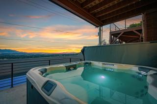 All-New Luxe Stay Views, Sauna & Hot Tub villa - Holladay - 9