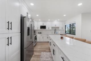 All-New Luxe Stay Views, Sauna & Hot Tub villa - Holladay - 6