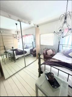 Private room with en-suite and private entrance - 1