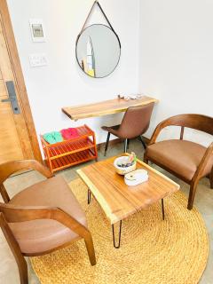 307MSNK Luxe Studio l Balcony & Kitchen - 3