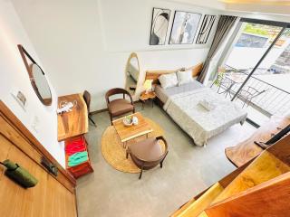 307MSNK Luxe Studio l Balcony & Kitchen - 6