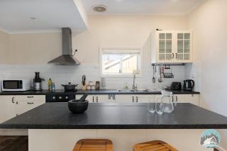 Spacious 4BR House Near Kingswood & Penrith CBD - 1