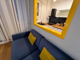 Ultracentral Stylish Apartment - 8