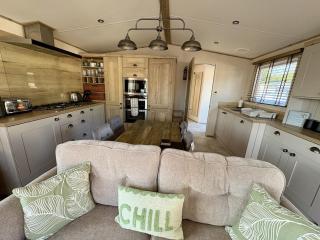 Swans Nest Hot Tub Lodge - South Cerney - 1