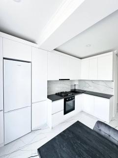 Cozy 1 Bedroom Close to Park - 2