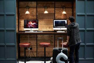 Student Only Gold Studio Upper Level at Kings Cross - 2