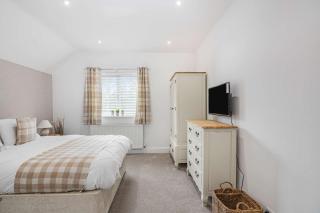 The Roost Group - Brands Hatch 6 Bedroom Home - Fawkham - 2