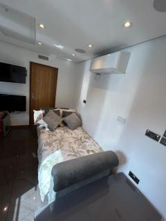 Studio Guest House - Great Barr - 4
