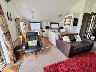 Highland Lodge, Pet friendly based on Hoburne Cotswold - 6