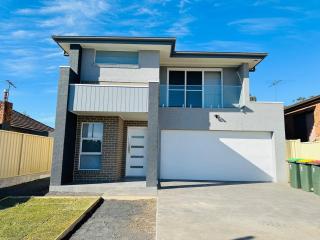 Cozy & Roomy 5BR Family Haven - Pendle Hills - 4