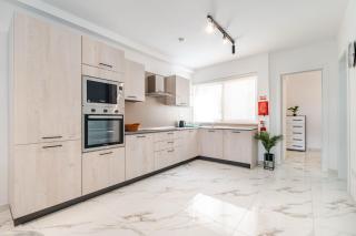 Modern 2BR Escape in St Julians - 7