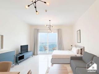 Gorgeous Studio with balcony l Business Bay - 1