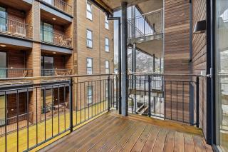 Oceanfront Balcony Apartment - Svolvær - 4