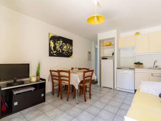 Appartement T2 avec jardinet, parking et casier à skis, quartier thermal, proche télécabine, 2 étoiles - FR-1-296-171 - 2