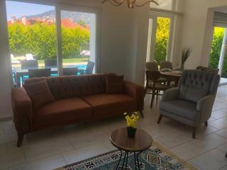 Modern 4 Bedroom villa - 5