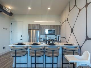 Luxury Lookout with NYC view, 2BR plus Free Parking, Sleeps 8, 20 Percent Off - 3