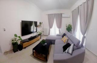 Ηome & Garden with parking close to Olympic Stadium - 0