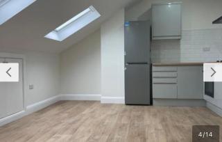 Croydon Luxury Apartment - 4