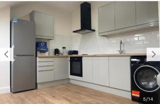 Croydon Luxury Apartment - 1