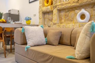 Brand New Luxury Villa - Perfect Location - Poolside Bliss - Kerobokan - 7