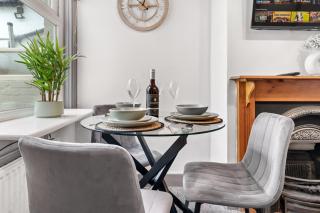 The Lynx Landing - Stylish 3 BR - Free Parking - Near Harry Potter Studios - 3