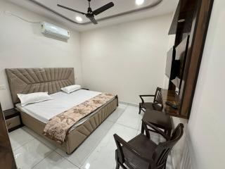 V2 Guest House - 2