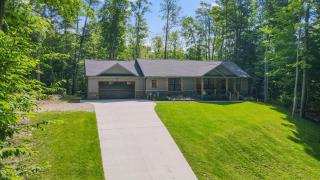 Lazy Bear Inn - Boyne City - 4