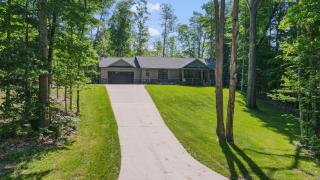 Lazy Bear Inn - Boyne City - 3