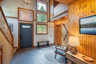 Juniper & Pine, a Lodge-Style Cabin in Sisters, OR - Sisters - 3