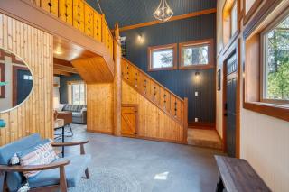 Juniper & Pine, a Lodge-Style Cabin in Sisters, OR - Sisters - 4
