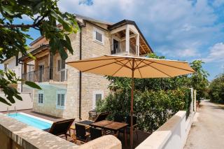 MY DALMATIA - Deluxe apartment Naledi with shared pool - Mrljane - 0