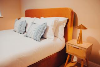 Central Manchester Gem with Stylish 2BR Retreat and Free Carpark - Manchester - 5