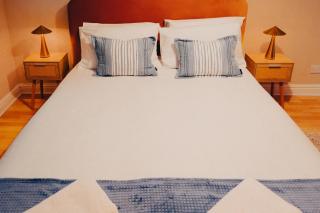 Central Manchester Gem with Stylish 2BR Retreat and Free Carpark - Manchester - 4