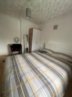 Double Room in a 3-bed house - 3
