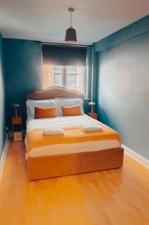 Central Manchester Gem with Stylish 2BR Retreat and Free Carpark - Manchester - 1