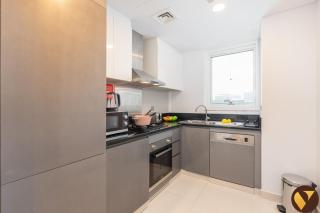 Vogue Vacation Homes, Business Bay Damac Maison Prive near Burj Khalifa and Dubai Mall, One Bedroom Apartment with Balcony, Canal and City Skyline View, Access to all Amenities - 1